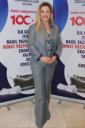 İzmirli Emd’Liler Cumhuriyet Balosu’Nda