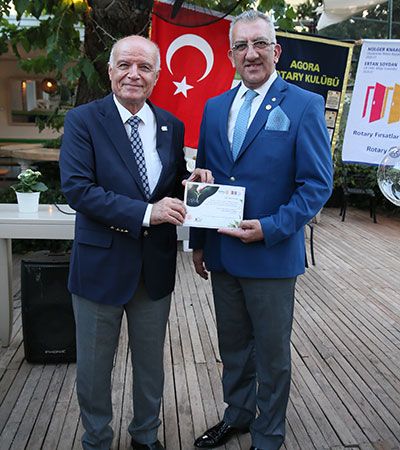 Agora’Da Bayrak Mahir Çam’Da