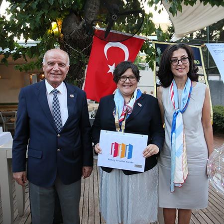 Agora’Da Bayrak Mahir Çam’Da