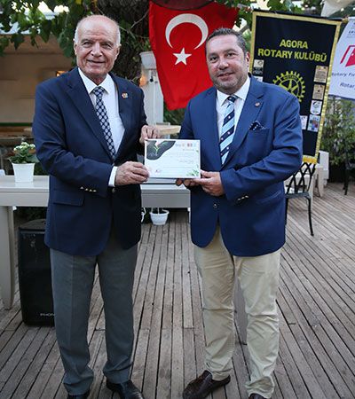 Agora’Da Bayrak Mahir Çam’Da