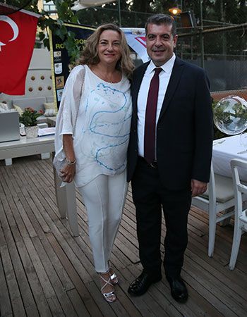 Agora’Da Bayrak Mahir Çam’Da