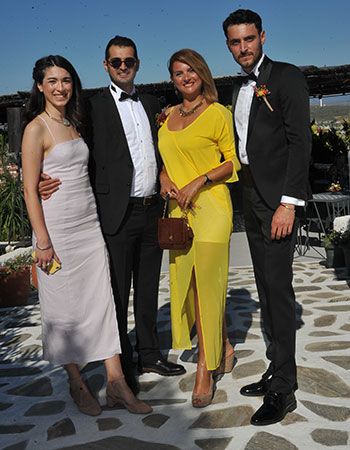 Hayal Kurmaya Cesaret Etti Ve Evlendiler