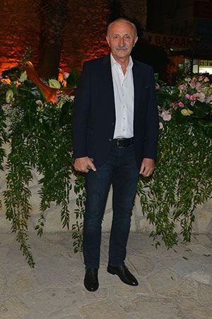 Altın Güvercin Sahnesinde Doğdum