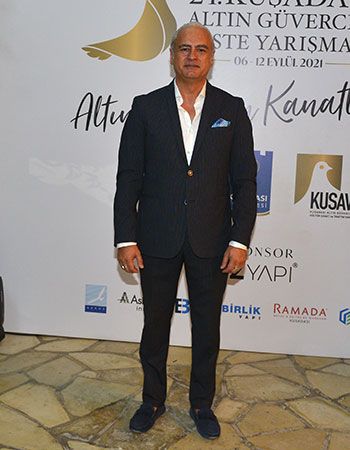 Altın Güvercin Sahnesinde Doğdum