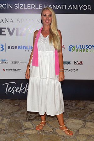 Altın Güvercin Sahnesinde Doğdum