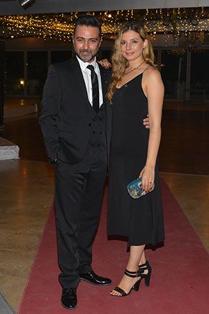 Sahne Tozu’Ndan Çifte Açılış