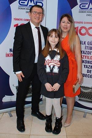 İzmirli Emd’Liler Cumhuriyet Balosu’Nda