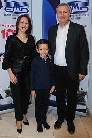 İzmirli Emd’Liler Cumhuriyet Balosu’Nda