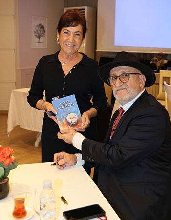 3. İmza Küçük Kulüpte