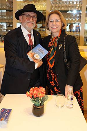 3. İmza Küçük Kulüpte