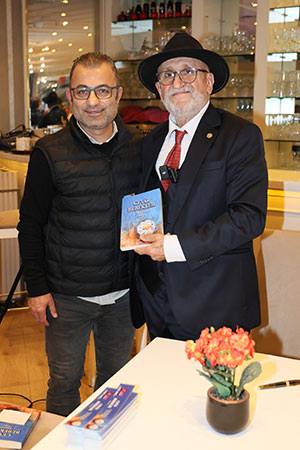 3. İmza Küçük Kulüpte