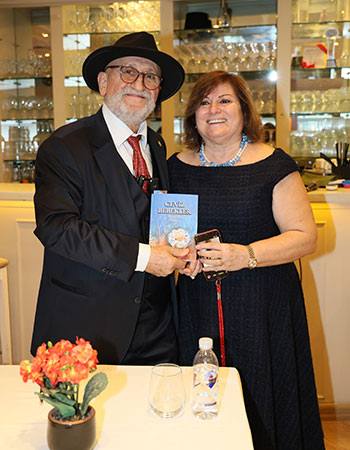 3. İmza Küçük Kulüpte