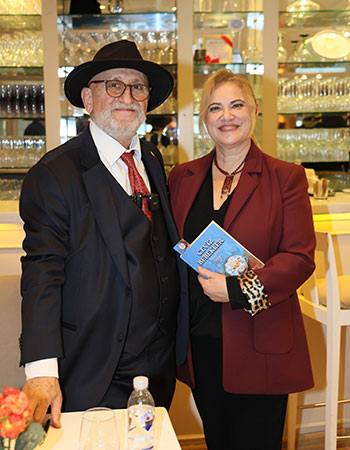 3. İmza Küçük Kulüpte