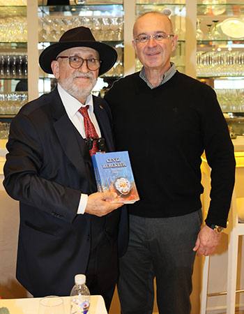 3. İmza Küçük Kulüpte