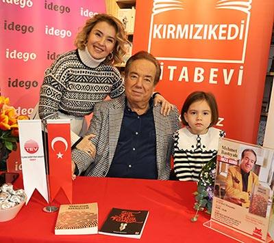 Kitaplarını Tev Yararına İmzaladı