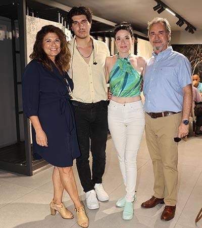 Cr Seramik, İzmir’De