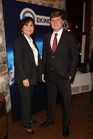 20 Yıllık Başarıya Asansör’De Kutlama