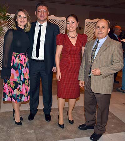 Önce Kongre, Sonra Eğlence