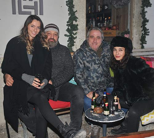 Alaçatı Yeni Yıla Sokak Partisiyle Girdi