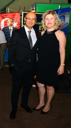 Agora’Da Bayrak Değişimi