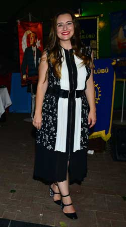 Agora’Da Bayrak Değişimi