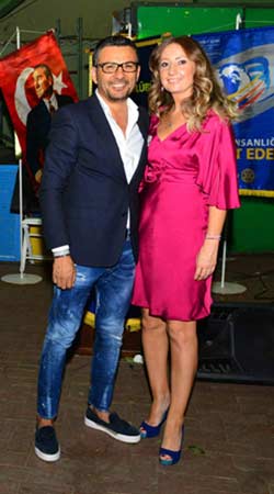 Agora’Da Bayrak Değişimi