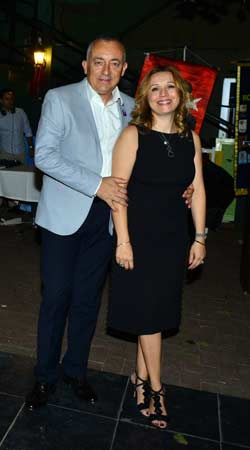 Agora’Da Bayrak Değişimi