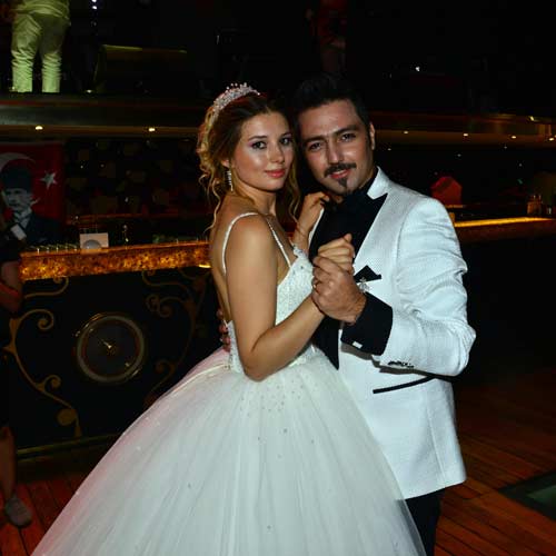 Sahnede Nikah, Maydanoz’Da Düğün