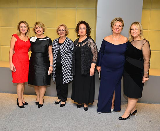 Lionsun Yeni Bebeği: İzmir Efes Lions Kulubü