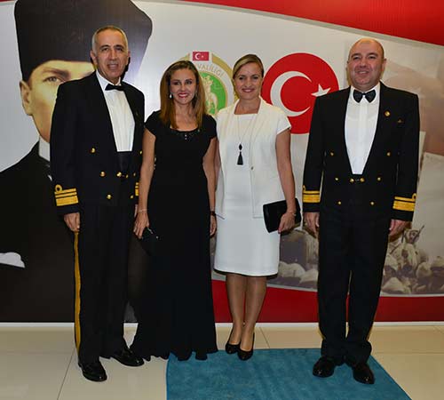 Vali’Den Cumhuriyet Resepsiyonu