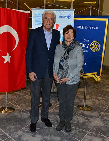 İzmir Rotary'Nin Meslek Hizmet Ödülü Sezener'E