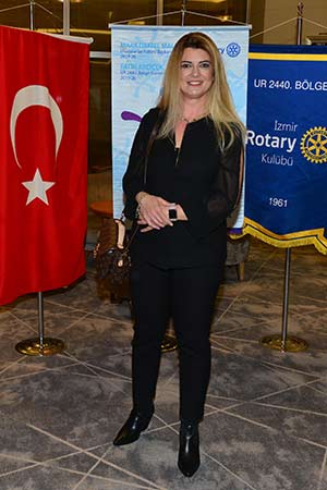 İzmir Rotary'Nin Meslek Hizmet Ödülü Sezener'E