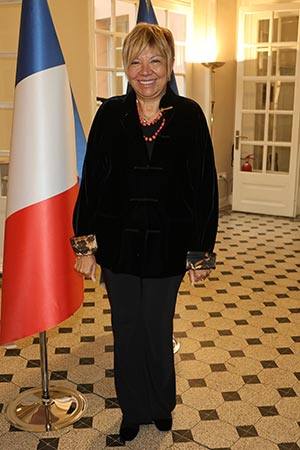 Filiz Eczacıbaşı Sarper’E Sanat Ve Edebiyat Şövalyesi