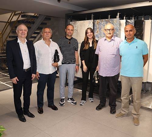 Cr Seramik, İzmir’De