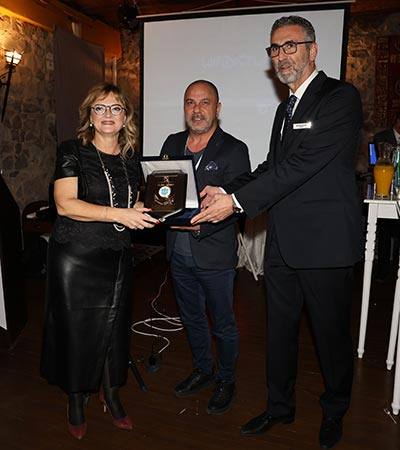 20 Yıllık Başarıya Asansör’De Kutlama