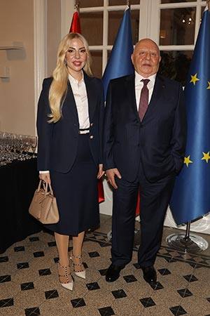 Filiz Eczacıbaşı Sarper’E Sanat Ve Edebiyat Şövalyesi