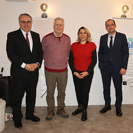 Başarıyı Ve Yeni Yılı Kutladılar