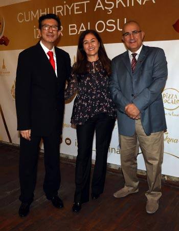 Cumhuriyet Aşkına İzmir Balosu