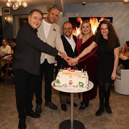 Başarıyı Ve Yeni Yılı Kutladılar