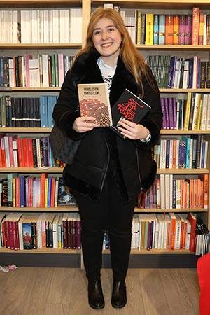 Kitaplarını Tev Yararına İmzaladı