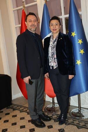 Filiz Eczacıbaşı Sarper’E Sanat Ve Edebiyat Şövalyesi