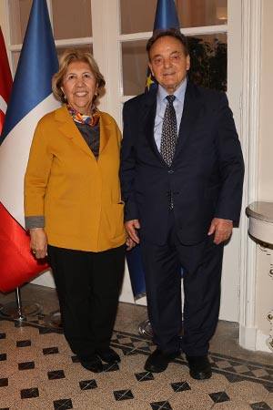 Filiz Eczacıbaşı Sarper’E Sanat Ve Edebiyat Şövalyesi