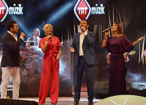 Dikilide bayram coşkusu erken başlıyor