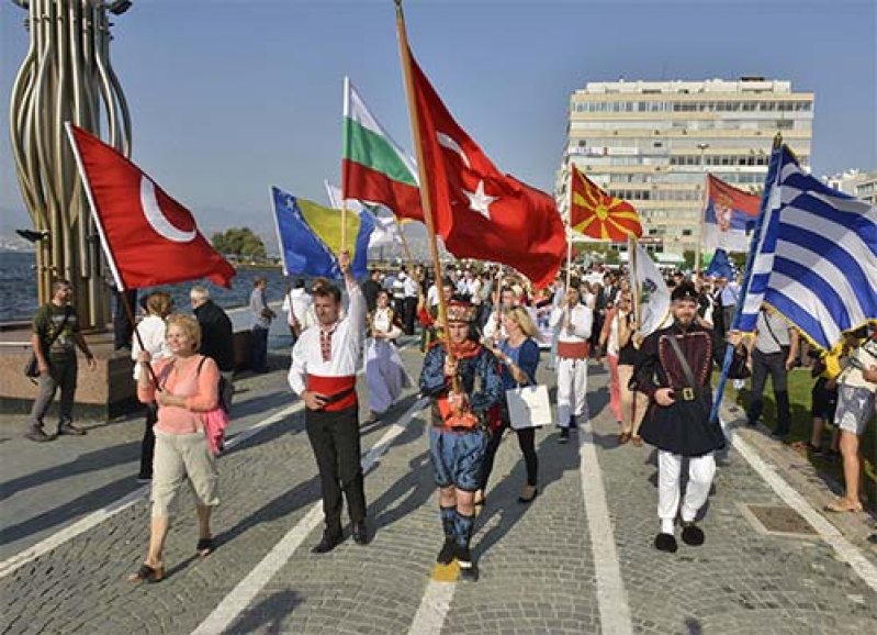 İzmirde Balkan havası
