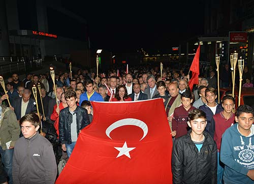 Çiğlide meşaleli yürüyüş ve konser 