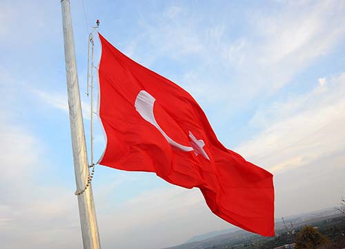 Dalgalan Sende Şafaklar Gibi Ey Şanlı Hilal 