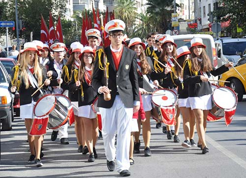 İTKlılar geleneksel ATA`ya ve Cumhuriyete Saygı Yürüyüşü tek yürek oldular