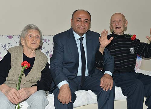 Başkan Arslandan Yaşlılara bayram ziyareti