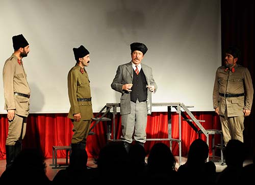 'Şu Çılgın Türkler', ayakta alkışlandı