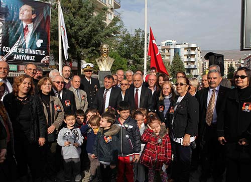 Üç noktada Atatürk için lokma döktürüldü